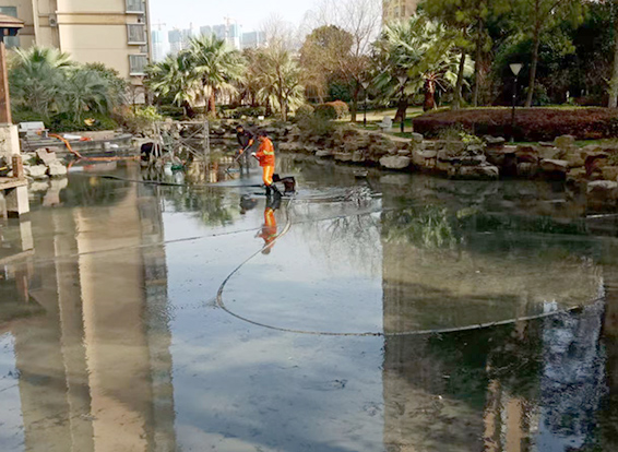 东港景观池淤泥清理