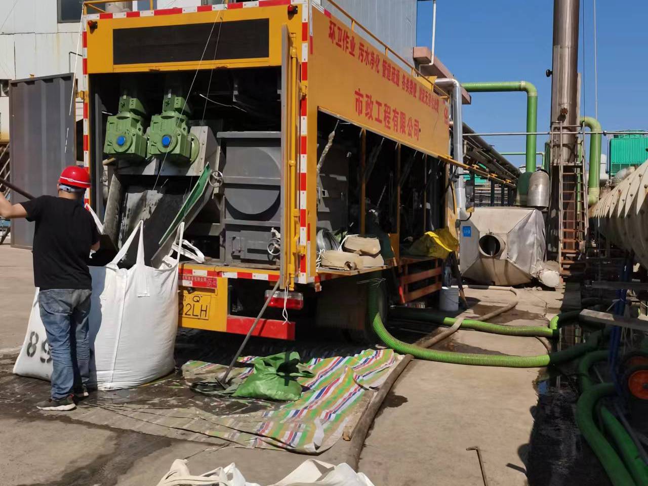 东港淤泥压干处理